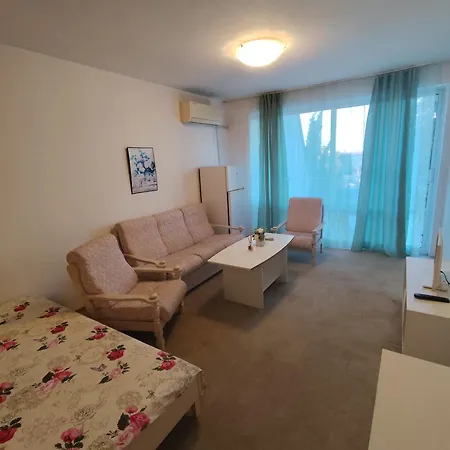 Cozy With Balcony And Free Parking Варна