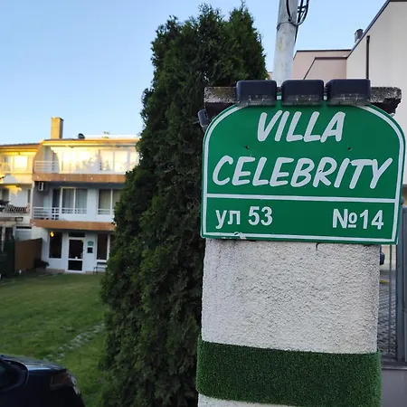Къща за гости Cozy With Balcony And Free Parking *