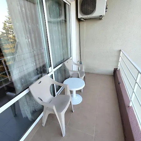 Къща за гости Cozy With Balcony And Free Parking Варна