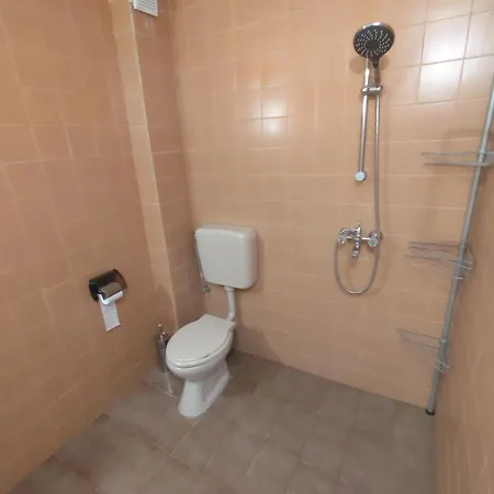 Къща за гости Cozy With Balcony And Free Parking Варна